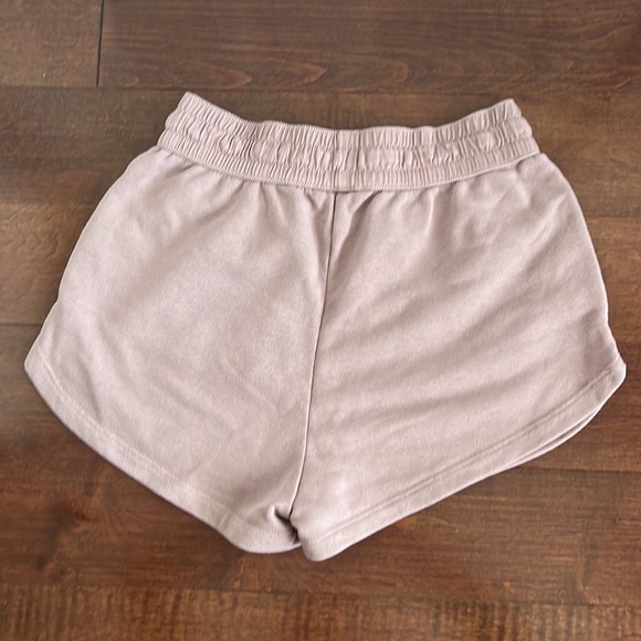 H&M mauve purple pink shorts - Picture 2 of 3
